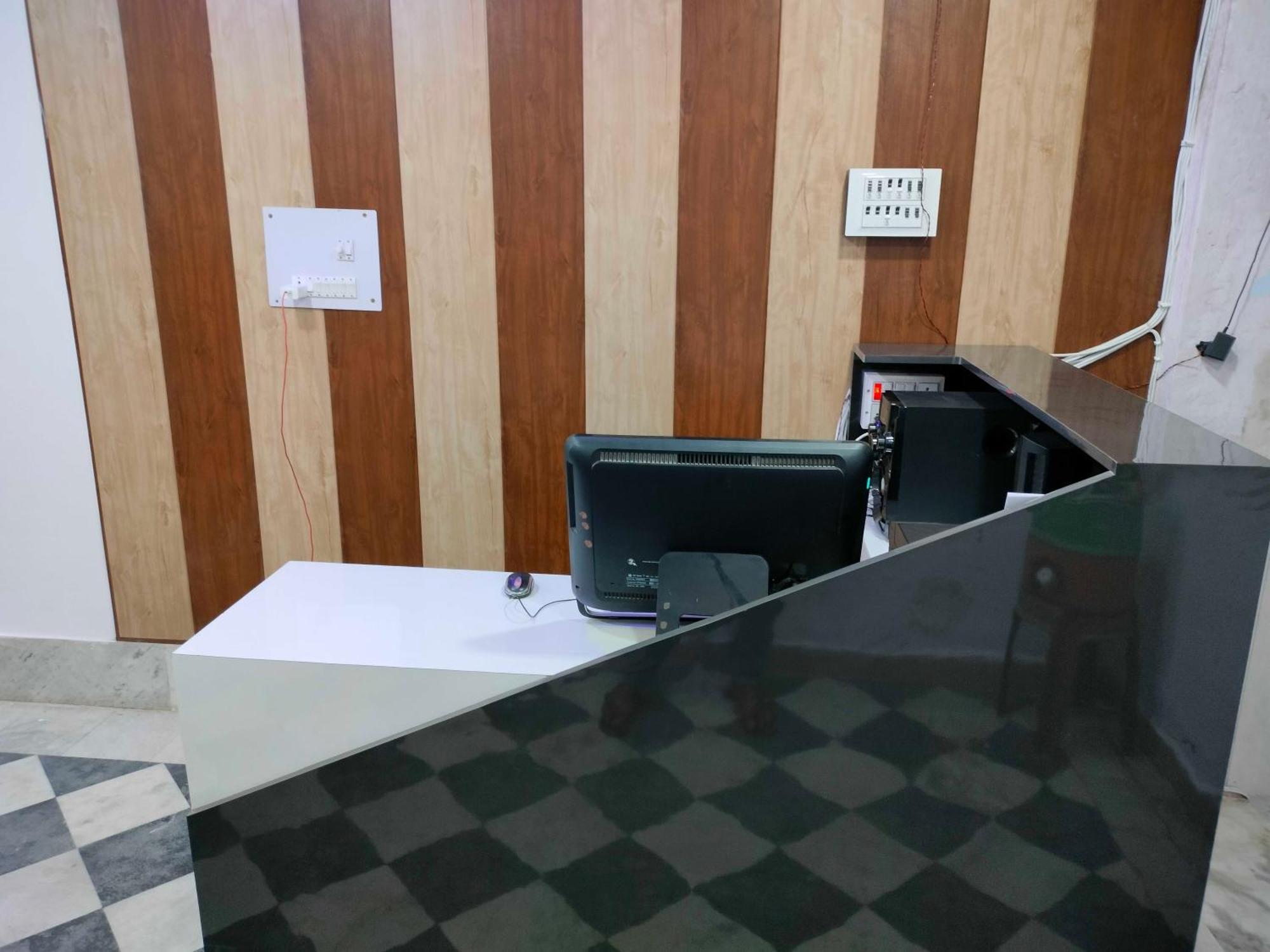 Rohtak Oyo Palace Hotel מראה חיצוני תמונה